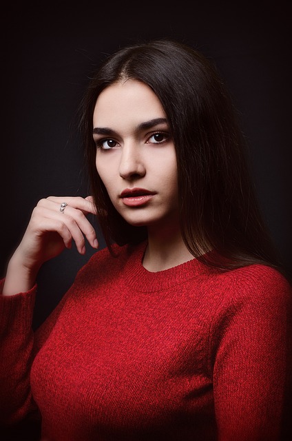 tmavě fialová barva