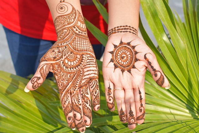 henna popelavá blond